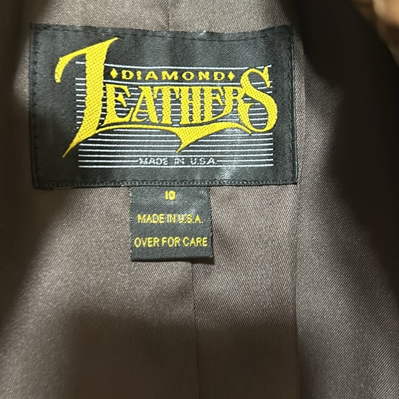 Diamond leather fringed vest. - Picture 3 of 9